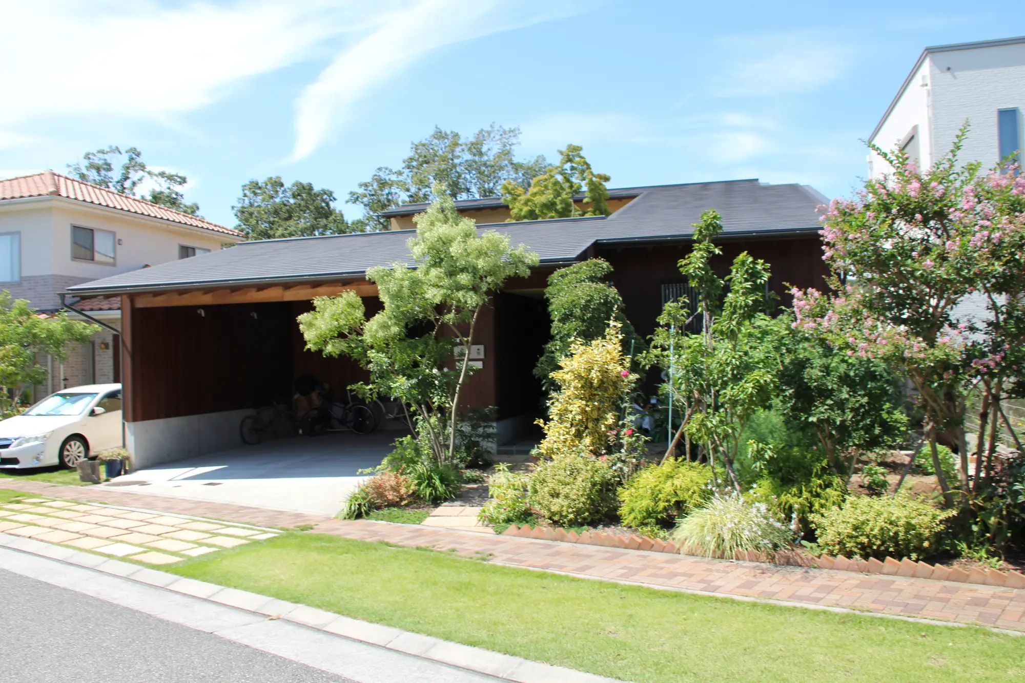 【外構】工事費用300万円でどこまでできる？新築・リフォーム別に解説