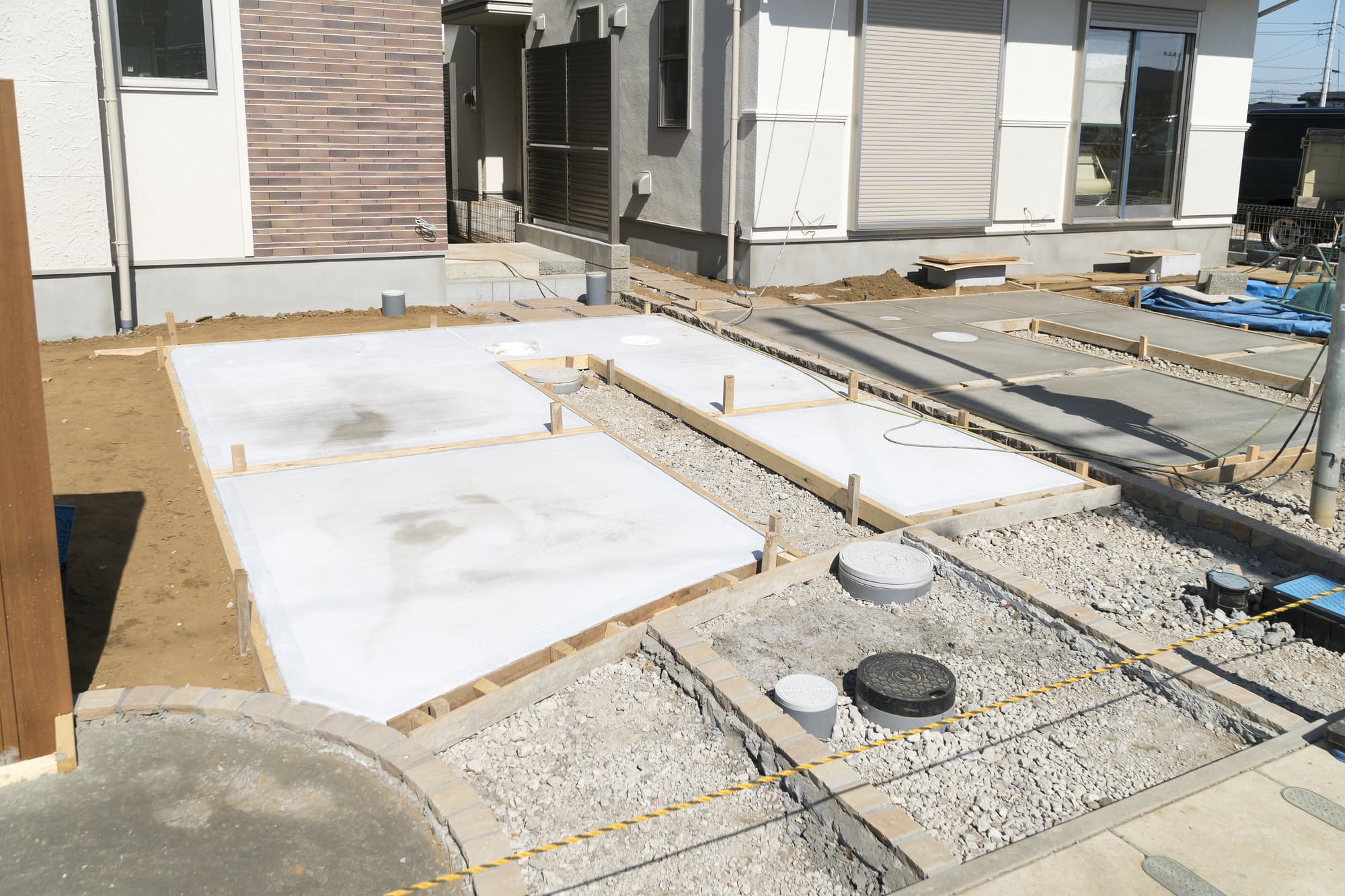 外構工事の予算50万円は少ない…？相場や予算内に収めるコツを解説