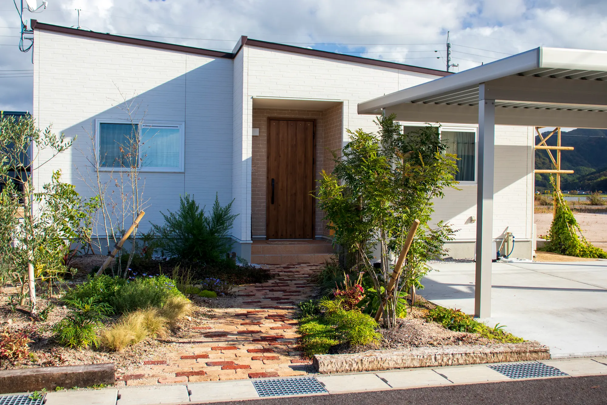 おしゃれな玄関アプローチにするコツ