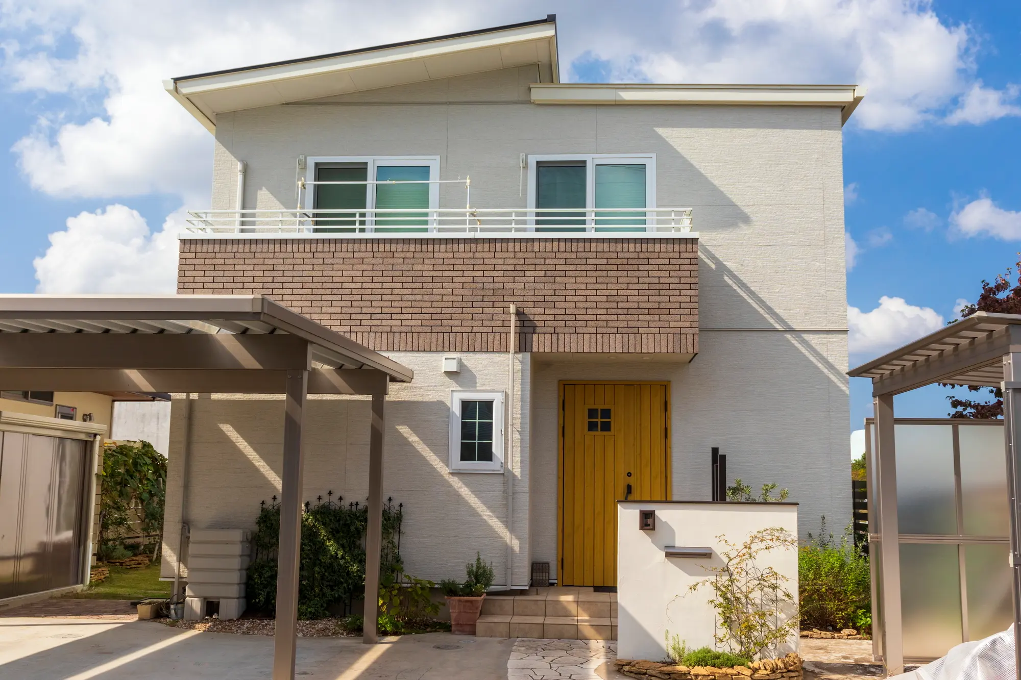 【外構工事】 駐車場にかかる費用の相場や影響する要素・安く抑えるコツなどを解説