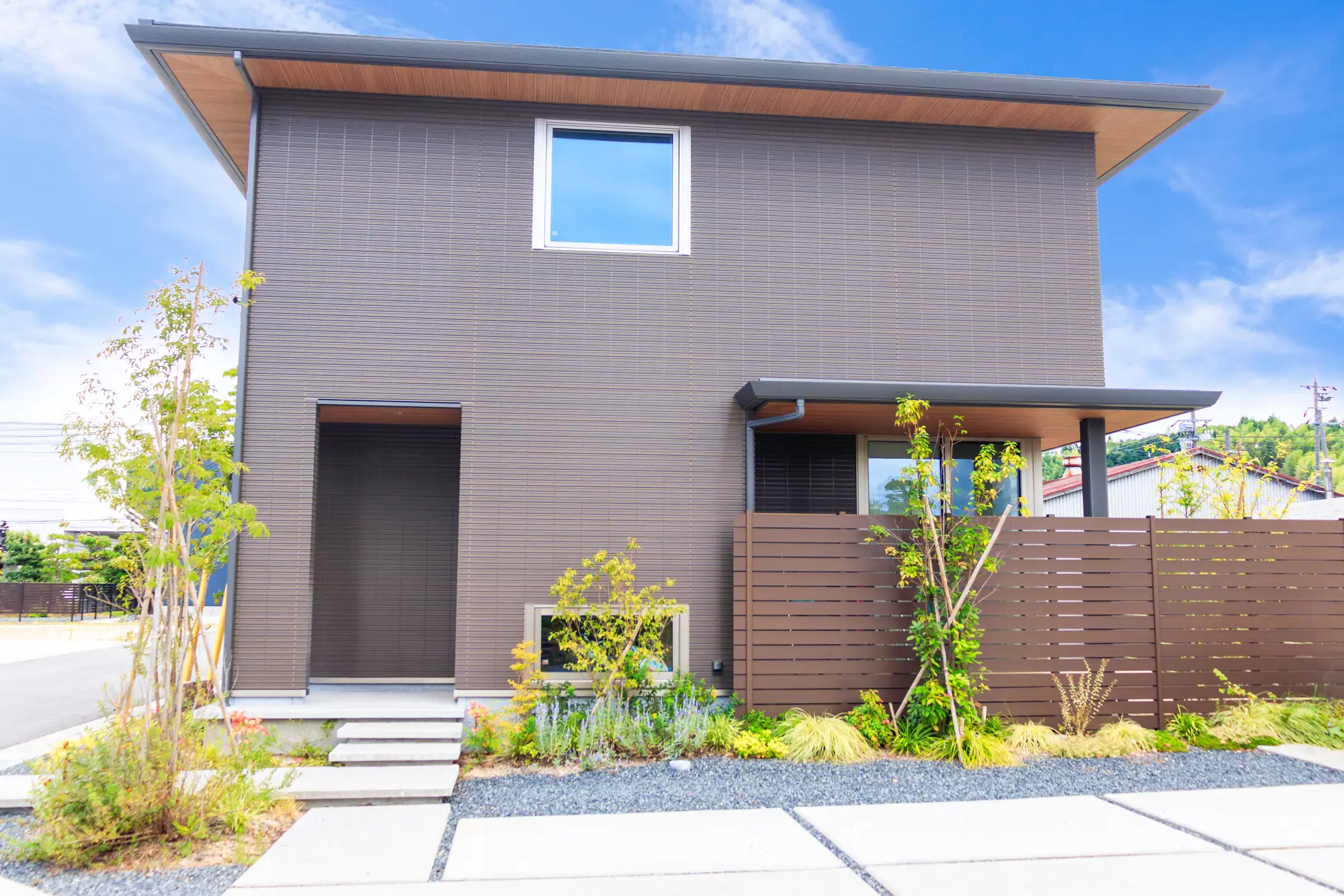 おしゃれな外構デザインの特徴や実現するためのポイントを解説